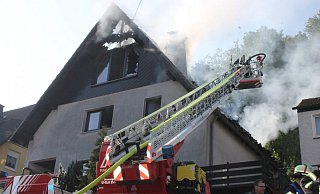Einen der schwierigsten Einsätze absolvierte der Löschzug Anfang Juli in Herstelle. Hier brannte ein Wohnhaus – eine 65-jährige Frau kam ums Leben. - Manuela Puls