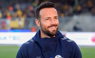 Paderborns Chefcoach Ralf Kettemann freut sich auf intensives Zweitligaduell gegen die Arminia. - Imago Images