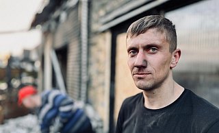 Peter Kislijanka reiste mit seiner Frau Taisa aus Stockholm an, um den Verwandten in Bielefeld zu helfen. - Stefan Becker