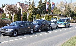 Bei dem Auffahrunfall zogen sich zwei Autofahrerinnen Verletzungen zu. - Polizei Minden-Lübbecke