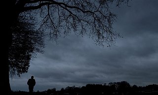 Nur noch graue Wolken? Im Alter leiden viele Menschen - auch unbewusst - unter Depressionen. - Sina Schuldt/dpa/dpa-tmn