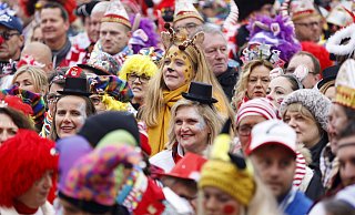 Die meisten wollen feiern, aber unter die Menge mischen sich immer wieder auch Kriminelle. - picture alliance