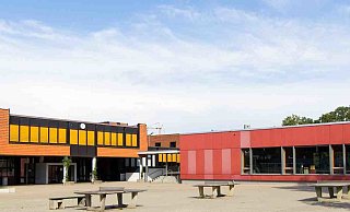 Grund der Beschwerde, so heißt es in dem Schreiben der Eltern, sei die Sichtung vieler Klassenräume nach dem vergangenen Schuljahr gewesen. - Heinz-Nixdorf-Gesamtschule