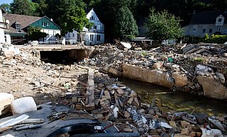 Die Schäden, die durch das Hochwasser verursacht wurden, sind immer noch in der Stadt zu sehen. Hier ein Bild aus dem September in Bad Münstereifel. - picture alliance/dpa