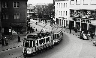 Die Straßenbahn gehörte ein paar Jahrzehnte - wie hier in den 1950er-Jahren - zum Straßenbild Paderborns. - Stadt- und Kreisarchiv Paderborn