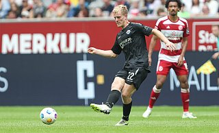 SCP-Novize Mattes Hansen bestach bei seinem Startelfdebüt in Düssseldorf auch durch sein sicheres Passspiel. - picture alliance