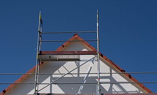 Der Rückgang der Immobilienpreise könnte zu einem Rückgang der Neubauzahlen führen. - Boris Roessler/dpa