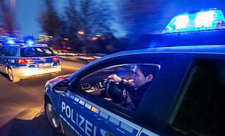 Die Beamten hatten den rasenden VW Polo bereits in der Falle. Doch dann wurde der Fahrer rabiat. - MIK NRW / Jochen Tack