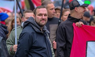 Neonazi Sascha Krolzig – hier beim jüngsten Demo-Auftritt am 9. November 2019 in Bielefeld – muss nun endgültig hinter Gitter. - Andreas Zobe