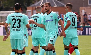 Dennis Srbeny (2. v. r.) sprühte am Samstag beim DFB-Pokalspiel in Wernigerode vor Spielfreude und verbuchte insgesamt vier Assists. - Imago Images