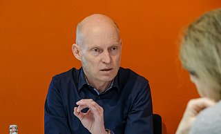 "Keiner will sein Kind ganz unten sehen", sagt Torsten Schätz (60). Er leitet seit 2021 die Martin-Niemöller-Gesamtschule und ist Mitglied im Sprecherrat der Gesamtschulen und Sekundarschulen NRW. - Andreas Zobe