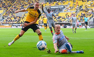 Sven Michel (r.), hier gegen Dynamo-Verteidiger Sebastian Mai, stellte am Sonntag einmal mehr seine Topform unter Beweis und erzielte sein viertes Saisontor. - picture alliance/dpa/dpa-Zentralbild