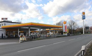 Im August vergangenen Jahres überfielen die Täter die Tankstelle an der Bielefelder Straße in Paderborn-Sennelager. - Mareike Gröneweg