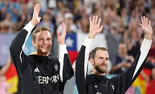 Nach Platz zwei bei Olympia sind Nils Ehlers (l) und Clemens Wickler auch bei der EM erfolgreich. - Rolf Vennenbernd/dpa