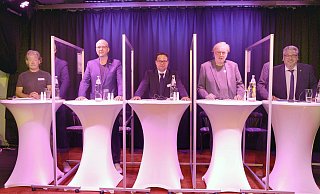 Durch Schutzscheiben getrennt: Werner Birtsch (v.l.), Henning Bökamp, Lars Bökenkröger, Volker Brand und Achim Wilmsmeier. - Jörg Stuke