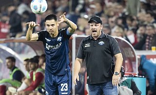 Paderborns Ex-Coach Lukas Kwasniok (hinten r.) würde seinen ehemaligen Kapitän Raphael Obermair (l.) gerne zum 1. FC Köln lotsen. - Imago Images