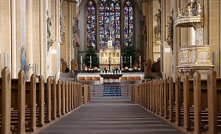 Noch sind die Reihen im Paderborner Dom leer. An Heiligabend und den Weihnachtsfeiertagen wird sich das aber ändern. - David Knapp