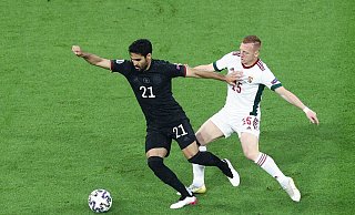 Wird weiter für die deutsche Fußball-Nationalmannschaft auflaufen: Ilkay Gündogan (l). - Foto: Christian Charisius/dpa