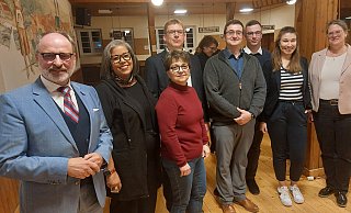 Der neue geschäftsführende Vorstand des Warburger CDU-Stadtverbandes ist mit einer gleichen Anzahl von Frauen und Männern besetzt. „Erstmals“, sagt der Vorsitzende Ulrich Hadding (l.). - Dieter Scholz