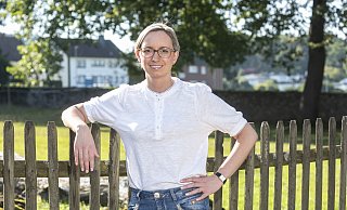 Ein Leben auf dem Lande, und doch mitten in der Großstadt: Christiana Bauer ist jetzt in Stieghorst zu Hause. - © Jörg Dieckmann Ein Leben auf dem Lande, und doch mitten in der Großstadt: Christiana Bauer ist jetzt in Stieghorst zu Hause. - © Jörg Dieckmann