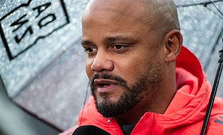 Bayern-Trainer Vincent Kompany hofft auf einen weiteren Münchner Sieg. - Marius Becker/dpa