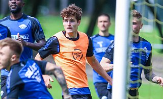 SCP-Youngster Justus Henke (M.) hat sich ein Sonderlob von Cheftrainer Lukas Kwasniok verdient. - Sarah Jonek Fotografie
