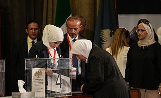 Unterstützer sehen die Wahl als Erfolg im politischen Umbruch in Syrien. - Moawia Atrash/dpa