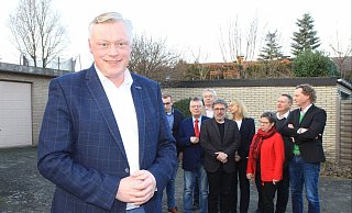 Die Höxteraner SPD unterstützt den unabhängigen Bürgermeisterkandidaten Daniel Hartmann (vorn). - Hermann Ludwig