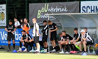 Gute Laune auf der Bank: Trainer Sebastian Numrich steht ein großer Kader zur Verfügung - Andreas Gerth