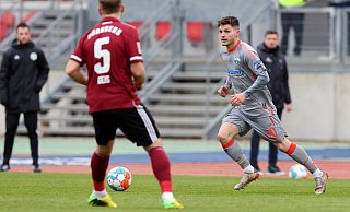 SCP-Neuzugang Florent Muslija (r.) bot in Nürnberg eine mehr als ordentliche Leistung und leitete den Paderborner 2:0-Treffer ein. - picture alliance / Sportfoto Zink / Daniel Marr