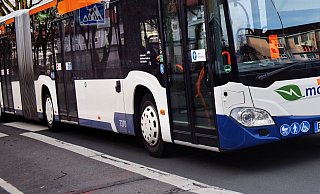 Viele Busse am Jahnplatz fahren anders, als auf den Anzeigetafeln angezeigt wird. Das liegt an der Verkehrssituation in der City, sagt Mobiel. - BARBARA FRANKE