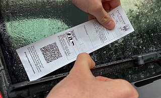 Nur weil die regulären Parkplätze fehlen, hat man kein Anrecht darauf, im Halteverbot zu stehen, sagt die Stadt. - Andreas Zobe