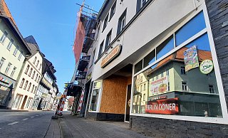 Der Name steht noch dran: Der Imbiss Berlin Döner in Höxter wird nach dem Großbrand wiedereröffnet. - David Schellenberg