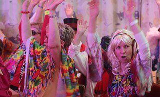 Karneval 2020 an Weiberfastnacht im Haus der Begegnung in Löhne - eingeladen haben zum 50. Mal die kfd-Frauen. - Susanne Barth