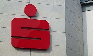 Die Sparkasse Paderborn-Detmold darf der rechtsextremen Identitären Bewegung ein Konto nicht verweigern. - picture alliance / Horst Galuschka dpa