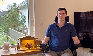 Georg Winterling kämpft in seinem Alltag für Mobilität und Selbstständigkeit. Zuhause in Bielefeld trainiert der 41-Jährige jeden Tag mit Therapeuten und Trainern. - Jan-Philipp Adams