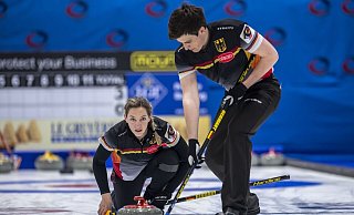 Pia-Lisa Schöll hat die vorzeitige Olympia-Qualifikation im Mixed-Curling deutlich verpasst. - Martial Trezzini/KEYSTONE/dpa