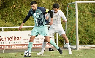 Canlars Kapitän Okan Hastürk (l.) führte seine Elf zum Derbysieg bei der SpVg. Heepen. - Peter Unger