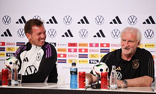 Bundestrainer Julian Nagelsmann (l.) und Sportdirektor Rudi Völler können sich auf mit Real Madrid freuen. - Christian Charisius/dpa