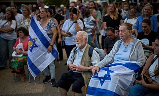 In Israel wird mit Bangen auf die Rückkehr der letzten Geiseln gewartet. - Emilio Morenatti/AP/dpa