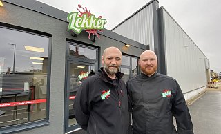 Alexander (l.) und Juri Krekker betreiben neben vier Burgerwagen nun auch einen festen Standort an der Mindener Straße. - Nicole Sielermann
