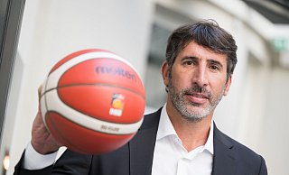 Alex Mumbru tritt als Nachfolger von Gordon Herbert in große Fußstapfen. - Sebastian Gollnow/dpa