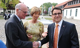 Oliver Vogt (r.), hier mit dem ehemaligen Bundestagspräsident Norbert Lammert auf Schloss Benkhausen, könnte Kirstin Korte (M.) als CDU-Kreisvorsitzender ablösen. - Joern Spreen-Ledebur
