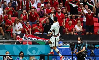 Cristiano Ronaldo schnürte bei Portugals Auftaktsieg einen Doppelpack. - Robert Michael/dpa-Zentralbild/dpa