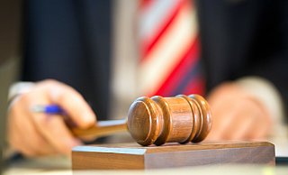 Die Zahl der Zwangsversteigerungen ist im Kreis Höxter nicht deutlich gestiegen. Das hat auch mit der Marktsituation in der Region zu tun. - picture alliance/dpa