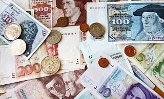 Die Deutsche Bundesbank hat im Jahr 2024 mehr als 53 Millionen D-Mark in Euro umgetauscht. - Bernd Wüstneck/dpa
