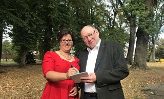 Jeder kann mitmachen: (v.l.) Geschäftsführer Claudia Koch und Heinrich Sperling freuen sich auf Vorschläge für ein Maskottchen. - Gesellschaft Landesgartenschau Höxter 2023