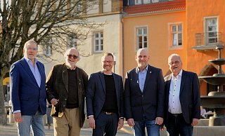 Die Fraktionvorsitzenden Andreas Eickmeier (FDP, v. l.), Dieter Wiegmann (WL), Bürgermeisterkandidat Philipp Knappmeyer (SPD), Andreas Schröder (SPD) und Bernd Sasse-Westermann (LK) haben Ideen zur Innenstadtentwicklung diskutiert. - SPD Lübbecke Die Fraktionvorsitzenden Andreas Eickmeier (FDP, v. l.), Dieter Wiegmann (WL), Bürgermeisterkandidat Philipp Knappmeyer (SPD), Andreas Schröder (SPD) und Bernd Sasse-Westermann (LK) haben Ideen zur Innenstadtentwicklung diskutiert. - SPD Lübbecke