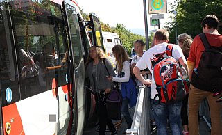 In Bad Oeynhausen kritisieren viele Schüler die überfüllten Busse. - Freya Köhring