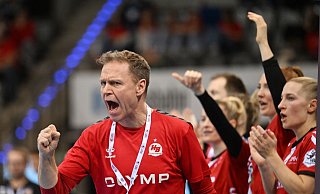 Double-Sieg für Trainer Jakob Vestergaard und die Handballerinnen der HB Ludwigsburg. - Marijan Murat/dpa